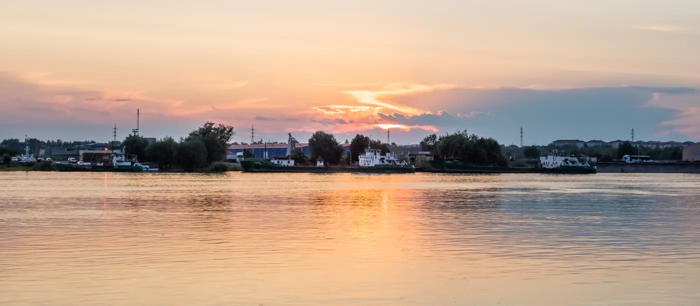 Dunărea la Brăila, la apus